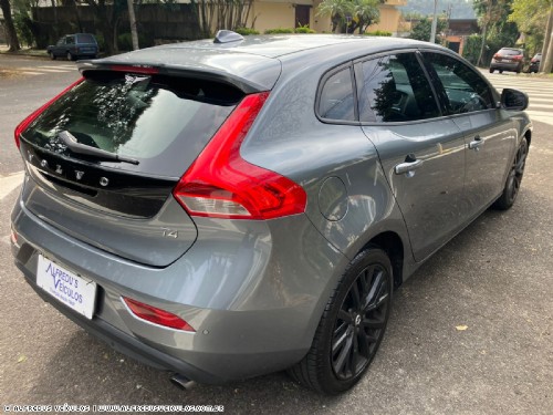 Volvo V40 2.0 T4 MOMENTUM  2018/2019